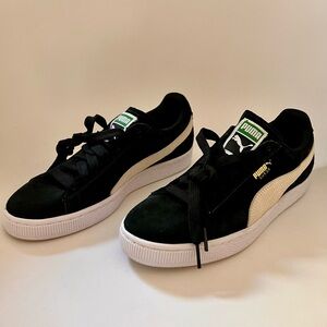 NEW Puma Classic XXI Black and White Suede Sneakers size 8.5